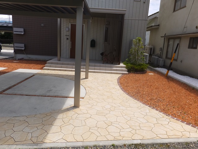 駐車場の床の仕上げ方法の種類 松本市のエクステリア外構工事のプレックスガーデン 駐車場の床の仕上げ方法の種類 松本市のエクステリア外構工事のプレックスガーデン