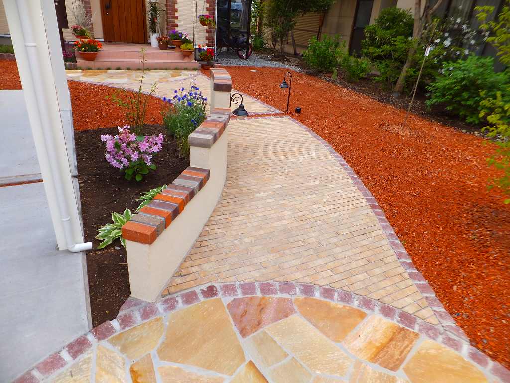 ガーデニング向き おしゃれな砂利の敷き方 松本市のエクステリア外構工事のプレックスガーデン