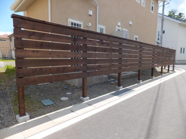 松本市、塩尻市、安曇野市の天然木フェンスの施工例
