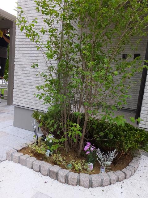 花壇の作り方と施工例 松本市のエクステリア外構工事のプレックスガーデン