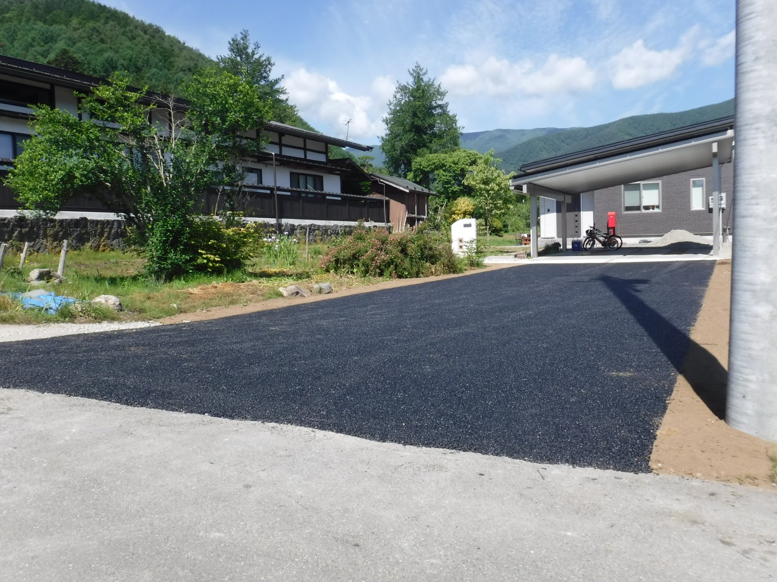 道路や駐車場のぬかるみに困った 対策方法 松本市のエクステリア外構工事のプレックスガーデン