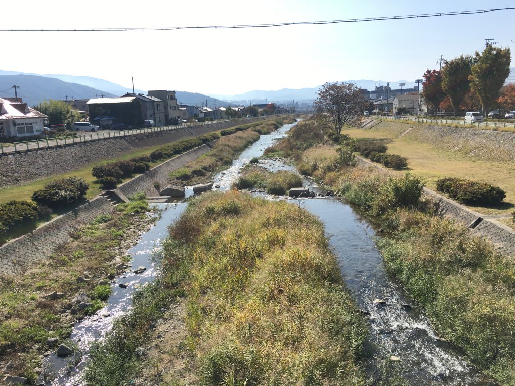 気分転換に紅葉と川沿いを散策してきました！