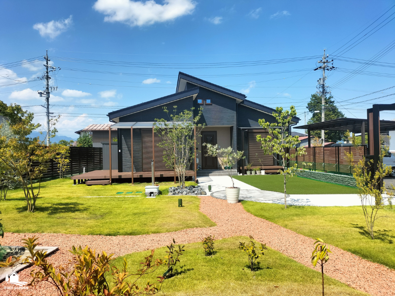 【施工事例集｜芝生・人工芝外構】松本市・塩尻市・安曇野市の施工例｜子どもと遊ぶ庭・ドッグランも