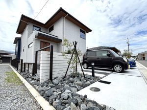 【施工事例】トヨタホーム2階建て｜モノトーンで魅せるフレーム外構