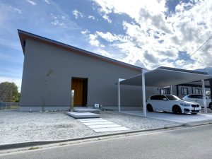 【施工事例】サンプロの平屋に映える外構｜お洒落なミニマル外構